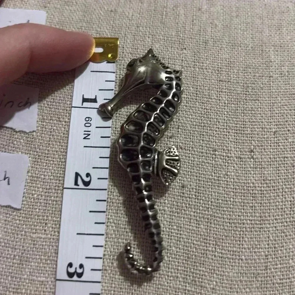 Brooch - Picture 1 of 1